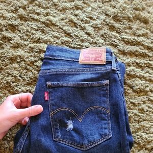 711 Skinny Levi's
